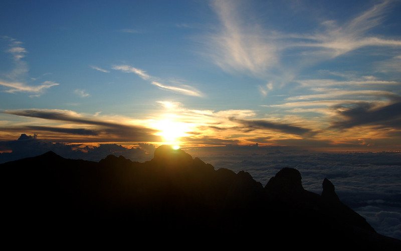 sunrise view of mount kinabalu